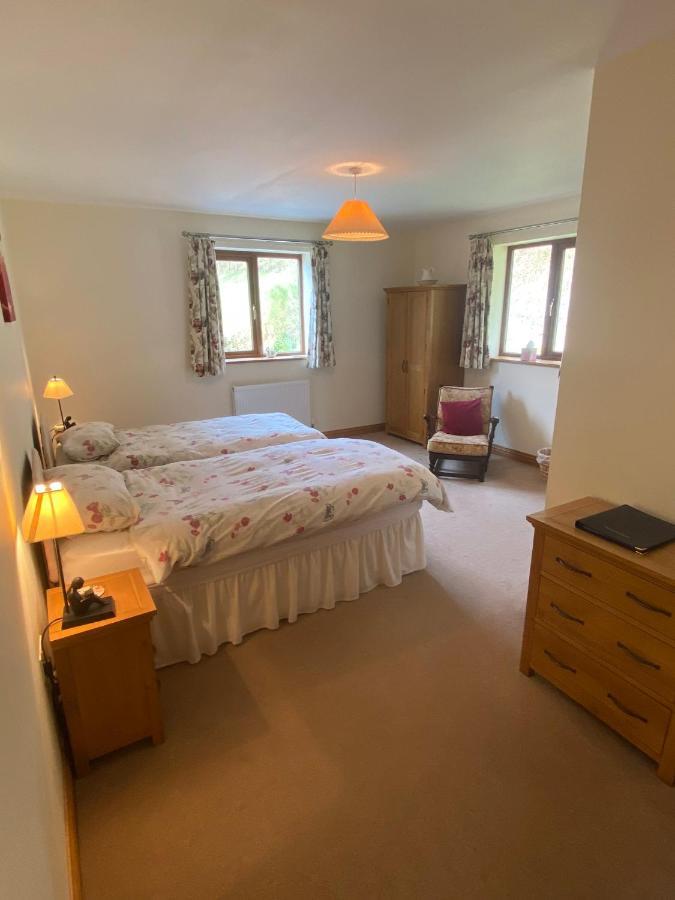 Bed and Breakfast Laurel Bank à Abbey-Cwmhir Extérieur photo
